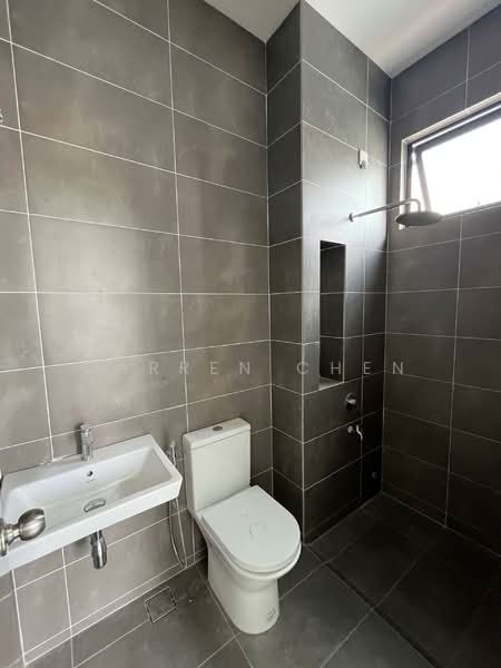 Rumah Teres 2 Tingkat untuk Dijual di Taman Dato Onn (Johor Bahru) - Darren Chen - Bathroom - PropertyGuru.com.my