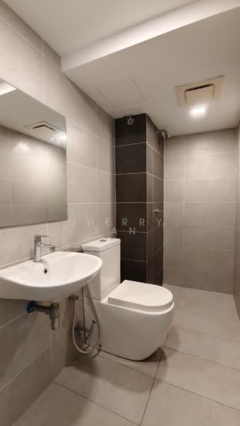 Servis Apartment untuk Disewa di Pinnacle Petaling Jaya - Cherry Fan - Bathroom - PropertyGuru.com.my