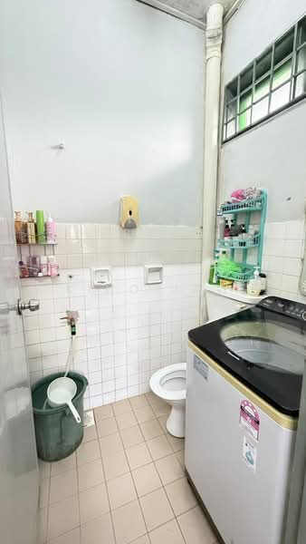 Rumah Teres 1.5 Tingkat untuk Dijual di Taman Molek (Johor Bahru) - Kino Jaw - Bathroom - PropertyGuru.com.my
