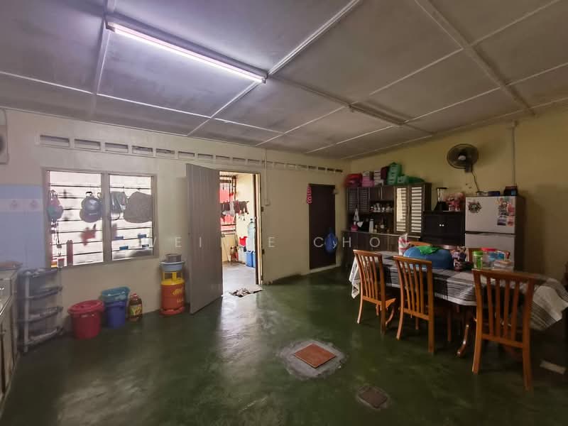 1-storey Terraced House for Sale in Taman Mas (Kulai) - Weinie Chon - Kitchen - PropertyGuru.com.my