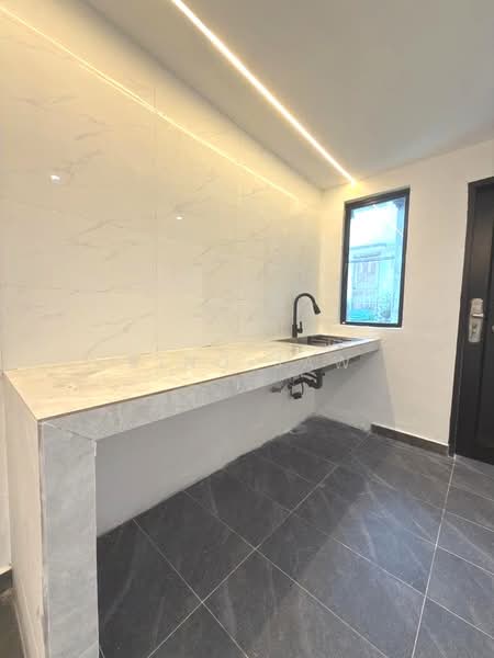 Rumah Teres 2 Tingkat untuk Dijual di Bandar Baru Permas Jaya (Permas Jaya) - Kino Jaw - Kitchen - PropertyGuru.com.my