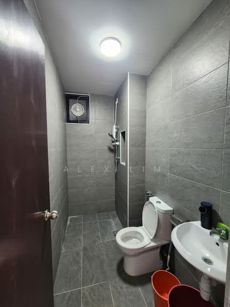 Apartment for Rent at KSL Bukit Gemilang - Alex Lim - Bathroom - PropertyGuru.com.my