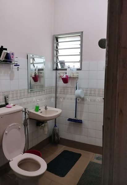 Rumah Teres untuk Dijual di Usj 4 (Subang Jaya) - Casey Ong - Bathroom - PropertyGuru.com.my