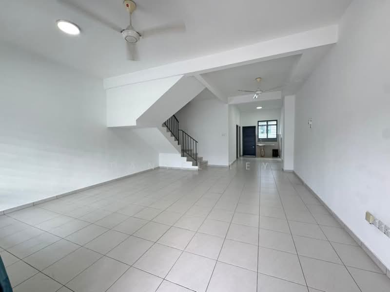 2-storey Terraced House for Rent in Taman Scientex Utama (Senai) - Daniel Tey - Living Room - PropertyGuru.com.my