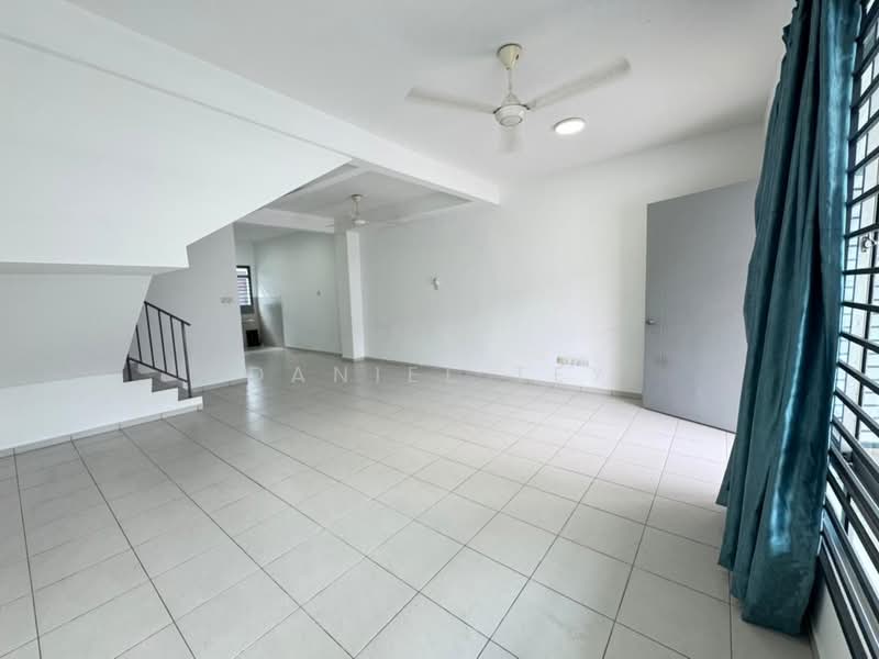 2-storey Terraced House for Rent in Taman Scientex Utama (Senai) - Daniel Tey - Living Room - PropertyGuru.com.my