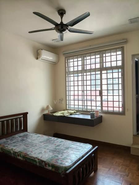2.5-storey Terraced House for Sale in Taman Bukit Jaya (Ulu Tiram) - Kevin Ho - Bedroom - PropertyGuru.com.my