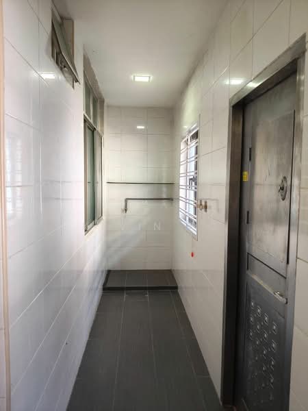 2.5-storey Terraced House for Sale in Taman Bukit Jaya (Ulu Tiram) - Kevin Ho - Corridor - PropertyGuru.com.my