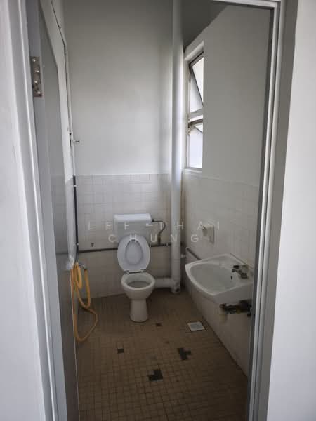 Factory for Rent in Bukit Sentosa (Rawang) - Lee Thai Chung - Bathroom - PropertyGuru.com.my