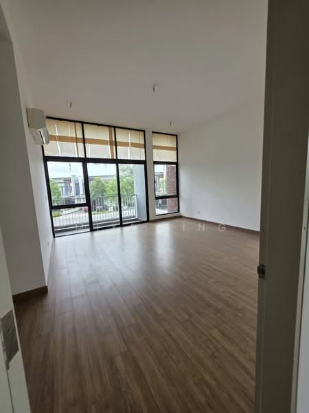 Rumah Berkembar untuk Dijual di Kota Kemuning (Shah Alam) - Mike Sing - Balcony - PropertyGuru.com.my