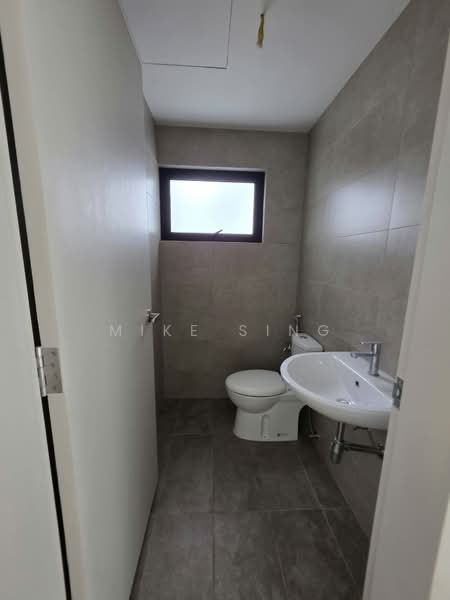 Rumah Berkembar untuk Dijual di Kota Kemuning (Shah Alam) - Mike Sing - Bathroom - PropertyGuru.com.my