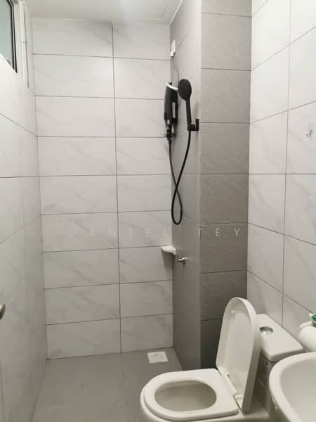 Apartment for Rent at Lake View Suites - Daniel Tey - Bathroom - PropertyGuru.com.my