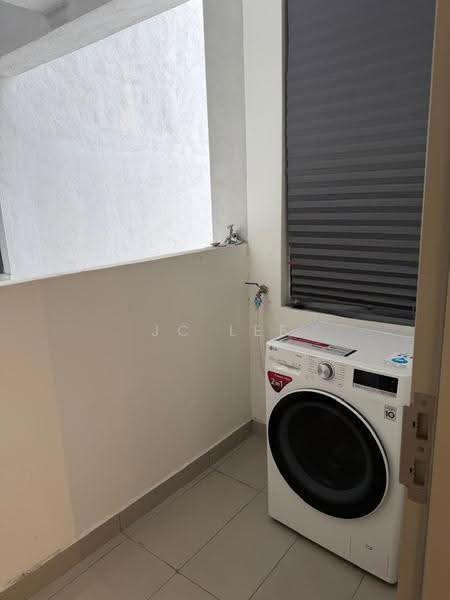 Kediaman Servis untuk Disewa di Sapphire Paradigm - Jc Lee - Balcony - PropertyGuru.com.my