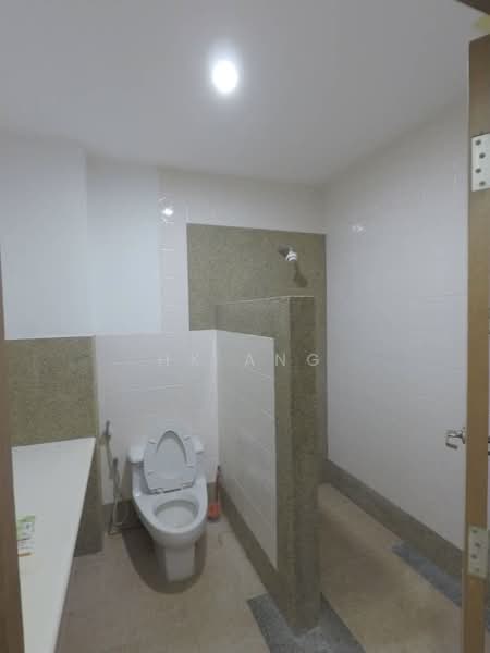 Shop / Office for Rent in Taman Green Lane (Jelutong) - HK Ang - Bathroom - PropertyGuru.com.my