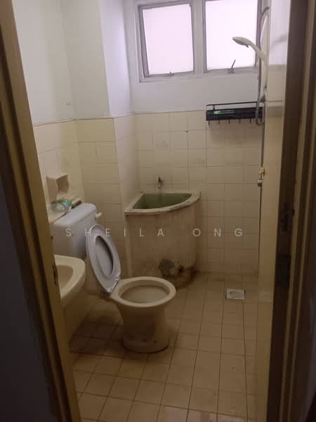 Apartment for Rent at Ixora Apartments - Sheila Ong - Bathroom - PropertyGuru.com.my