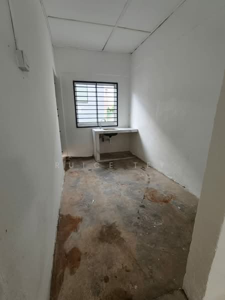 2-storey Terraced House for Sale in Taman Nora (Ulu Tiram) - Ruice Tey - Kitchen - PropertyGuru.com.my