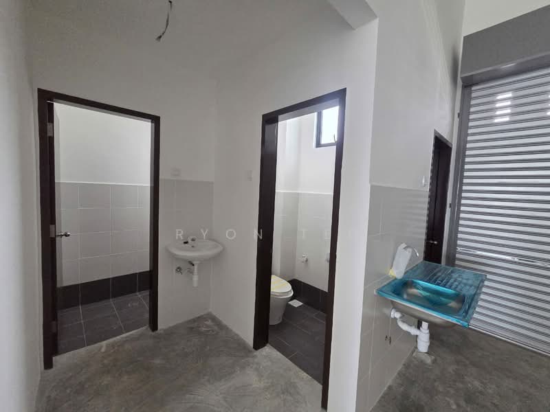 Kedai untuk Disewa di Taman Kota Masai (Pasir Gudang) - Ryon Teh - Bathroom - PropertyGuru.com.my
