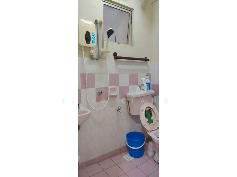 Apartment for Sale at Sri Impian Apartment - Seiya Liang - Bathroom - PropertyGuru.com.my