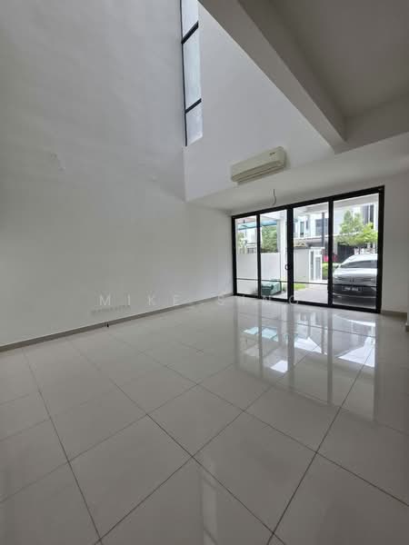 Rumah Teres 3 Tingkat untuk Dijual di Kota Kemuning (Shah Alam) - Mike Sing - Living Room - PropertyGuru.com.my