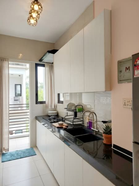 Rumah Teres 3 Tingkat untuk Disewa di 16 Sierra (Puchong) - Esther Tan - Kitchen - PropertyGuru.com.my