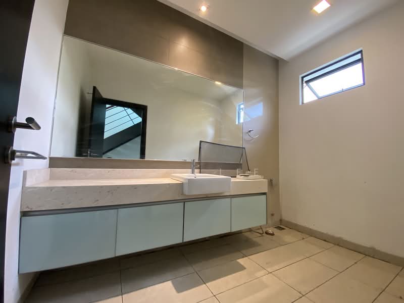 Rumah Banglo untuk Dijual di Leisure Farm (Gelang Patah) - Will Lee - Bathroom - PropertyGuru.com.my