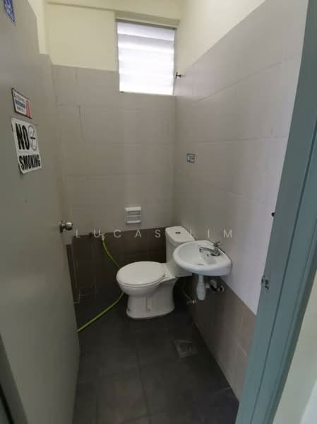 Semi-D Factory for Sale in Rawang (Selangor) - Lucas Lim - Bathroom - PropertyGuru.com.my