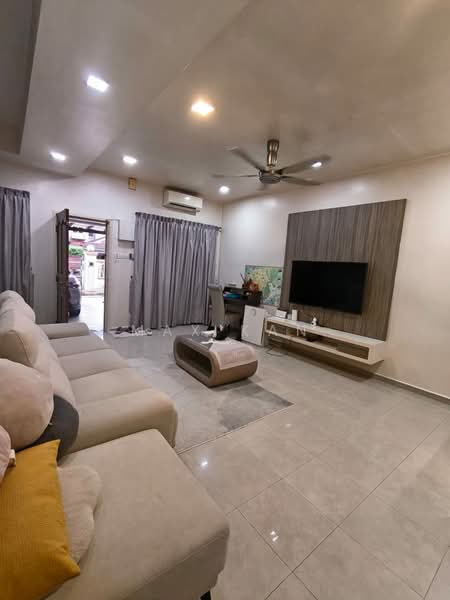 Rumah Teres 2 Tingkat untuk Dijual di Taman Setia Indah (Tebrau) - Max Kan - Living Room - PropertyGuru.com.my