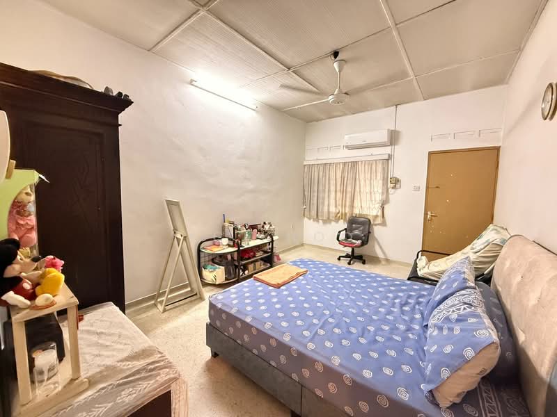 Semi-Detached House for Rent in Taman Sentosa (Johor Bahru) - YC Khoo - Bedroom - PropertyGuru.com.my