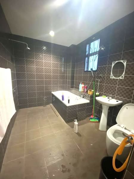 Semi-Detached House for Sale in Kelapa Sawit (Kulai) - CS Tan - Bathroom - PropertyGuru.com.my