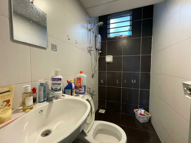 Pangsapuri untuk Dijual di The Pines Residence - Patrick Lim - Bathroom - PropertyGuru.com.my