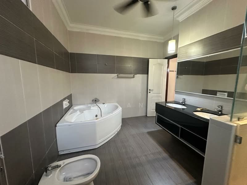 Rumah Banglo untuk Disewa di Bayan Lepas (Penang) - Jas Ang - Bathroom - PropertyGuru.com.my