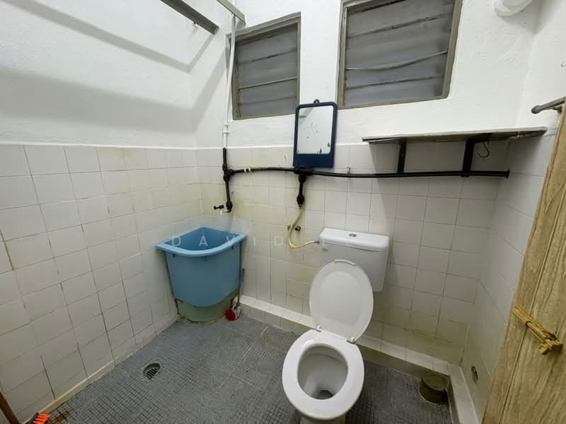 Rumah Flat untuk Disewa di Taman Nibong Tebal Jaya - David Lee - Bathroom - PropertyGuru.com.my