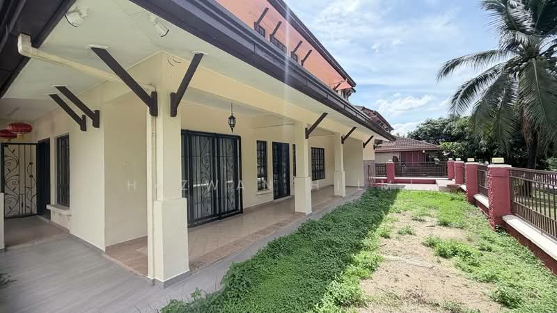Rumah Teres 2 Tingkat untuk Dijual di Bukit Jelutong (Shah Alam) - Hazwan Hilmi - Exterior - PropertyGuru.com.my