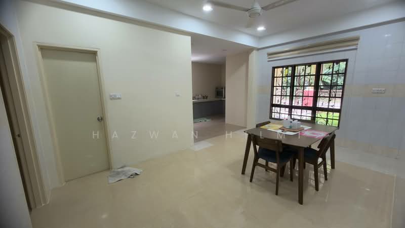 Rumah Teres 2 Tingkat untuk Dijual di Bukit Jelutong (Shah Alam) - Hazwan Hilmi - Dining Room - PropertyGuru.com.my