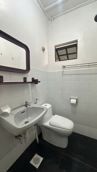 Townhouse for Sale in Taman Tampoi Indah (Tampoi) - Karl Ho - Bathroom - PropertyGuru.com.my