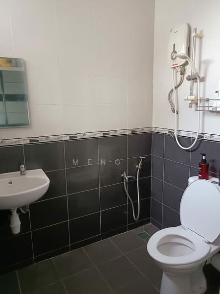 Pangsapuri untuk Dijual di Menara Kuda Lari - Meng . - Bathroom - PropertyGuru.com.my