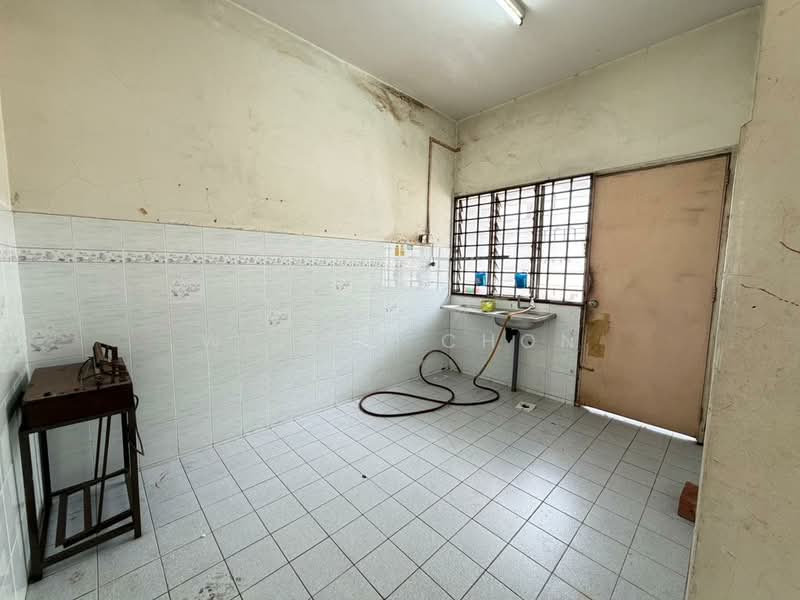 2-storey Terraced House for Sale in Bandar Putra (Kulai) - Weinie Chon - Kitchen - PropertyGuru.com.my