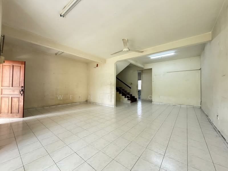 2-storey Terraced House for Sale in Bandar Putra (Kulai) - Weinie Chon - Living Room - PropertyGuru.com.my