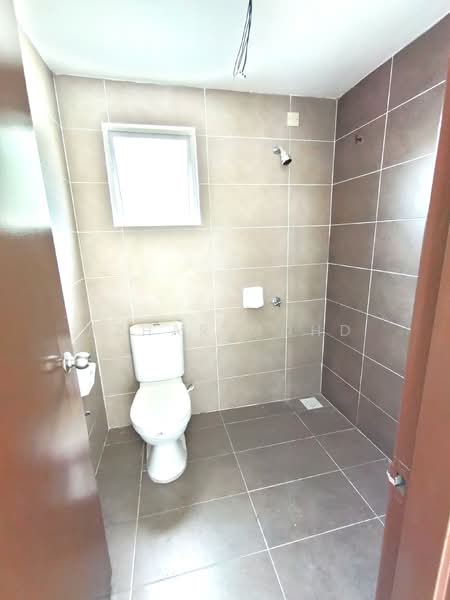 Semi-Detached House for Sale in Taman Desiran Bayu (Puchong) - Azhar Mohd - Bathroom - PropertyGuru.com.my