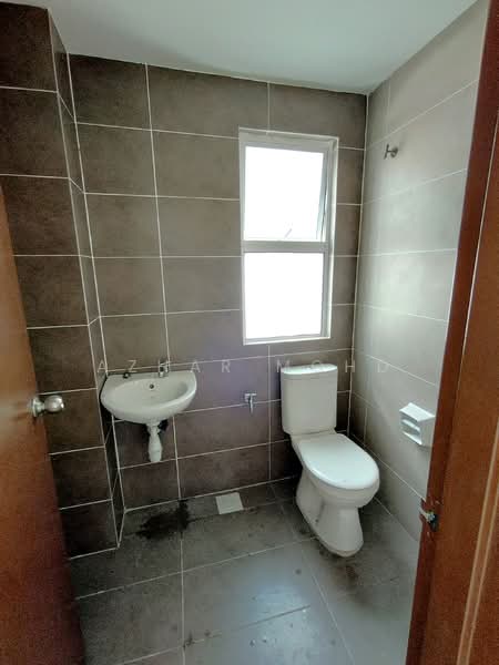 Semi-Detached House for Sale in Taman Desiran Bayu (Puchong) - Azhar Mohd - Bathroom - PropertyGuru.com.my