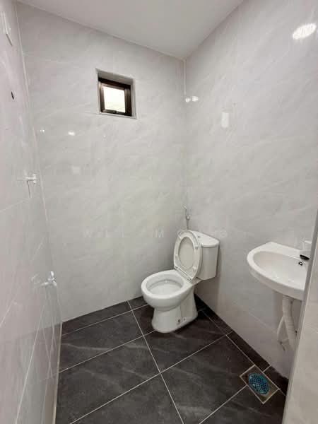 Rumah Teres 2 Tingkat untuk Dijual di Bandar Seri Alam (Masai) - Wil Mong - Bathroom - PropertyGuru.com.my