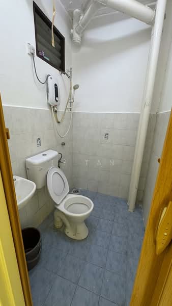 Pangsapuri untuk Dijual di Villa Krystal @ Bandar Selesa Jaya - TY Tan - Bathroom - PropertyGuru.com.my