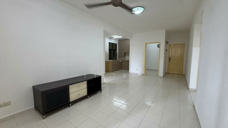 Pangsapuri untuk Dijual di Villa Krystal @ Bandar Selesa Jaya - TY Tan - Living Room - PropertyGuru.com.my