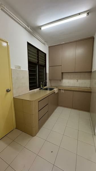 Pangsapuri untuk Dijual di Villa Krystal @ Bandar Selesa Jaya - TY Tan - Kitchen - PropertyGuru.com.my