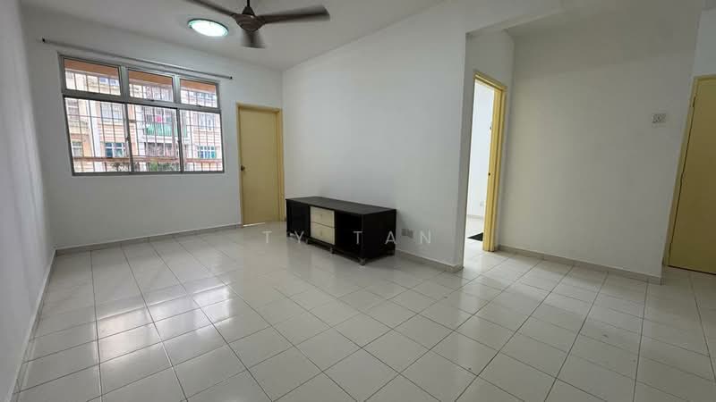 Pangsapuri untuk Dijual di Villa Krystal @ Bandar Selesa Jaya - TY Tan - Living Room - PropertyGuru.com.my