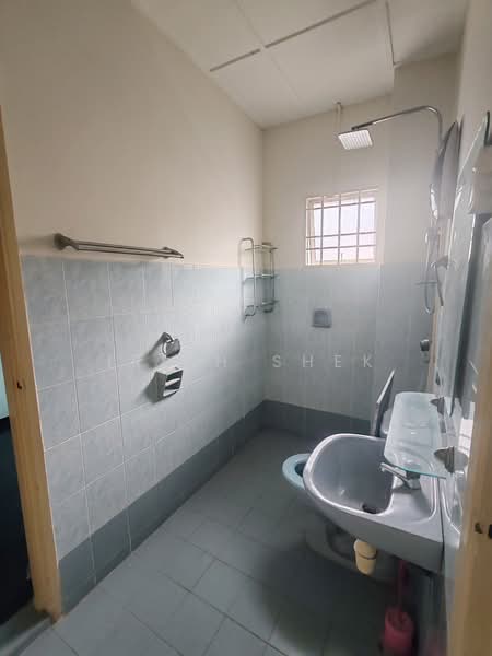 Terraced House for Rent in Shah Alam (Selangor) - Irish Shek - Bathroom - PropertyGuru.com.my