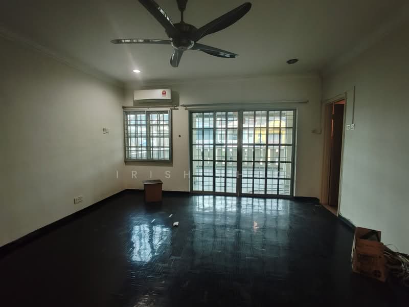 Terraced House for Rent in Shah Alam (Selangor) - Irish Shek - Living Room - PropertyGuru.com.my