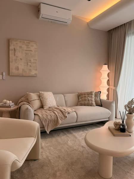 Servis Apartment untuk Dijual di Suasana Bukit Ceylon / Raja Chulan Residences - James Lam - Living Room - PropertyGuru.com.my