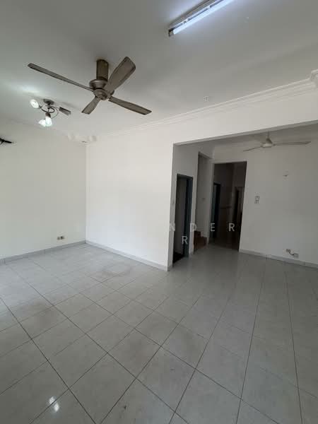 Rumah Teres 2 Tingkat untuk Dijual di Taman Puchong Prima (Puchong) - Suviender Kaur - Living Room - PropertyGuru.com.my