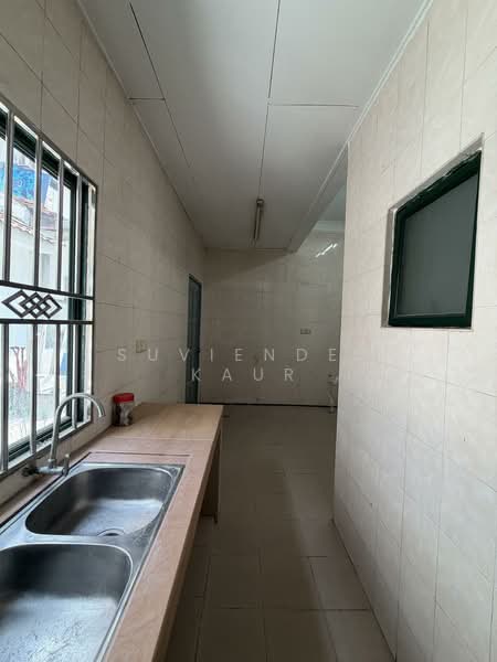 Rumah Teres 2 Tingkat untuk Dijual di Taman Puchong Prima (Puchong) - Suviender Kaur - Kitchen - PropertyGuru.com.my