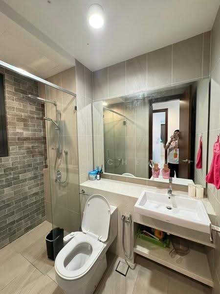Kondominium untuk Dijual di Queens Residences Q2 @ Queens Waterfront - Eric Cheah - Bathroom - PropertyGuru.com.my